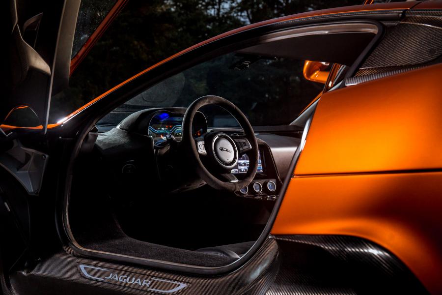 Интерьер Jaguar C-X75 007 Spectre 2015 года  (фото 18 из 33)